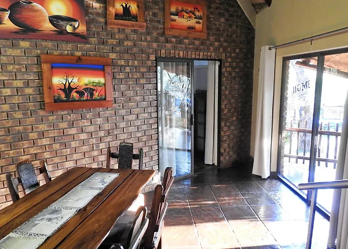 Bona Ngwenya Lodge & Safaris