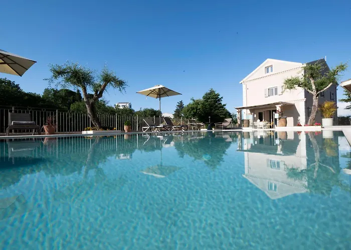 Luxury Villa Breeze With Private Pools