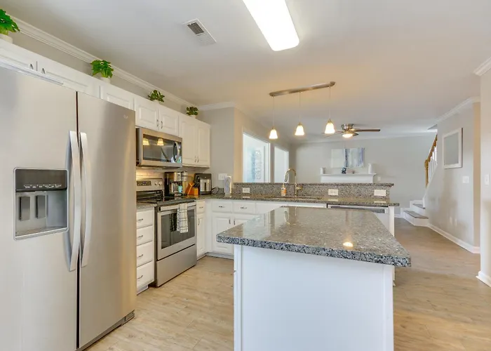 Graham Home W/ Private Pool & Ping-Pong Table!
