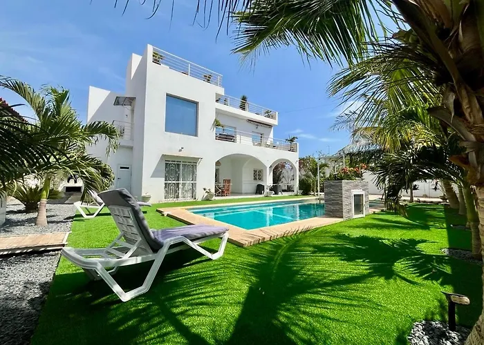 KEUR MATY Charmante et Moderne Villa 5 chambres, 5 salles de bains à Warang
