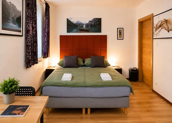«Go West» Guest Rooms