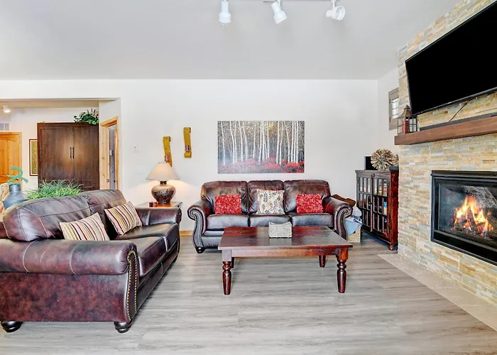 Luxury Condo 412: Pool, Club & Views with Activity Perks