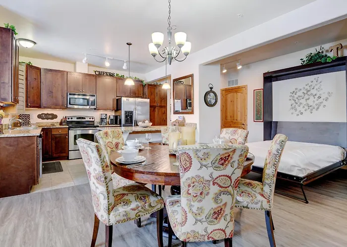 Luxury Condo 412: Pool, Club & Views with Activity Perks