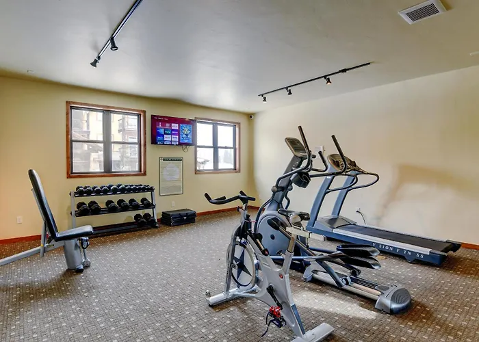 Luxury Condo 412: Pool, Club & Views with Activity Perks
