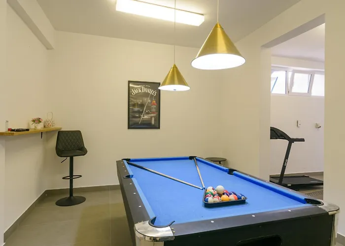 Luxury Villa, 40 Sqm Heated Private Pool, Gym, Seaview, 200M To Beach, 7 Bedrooms