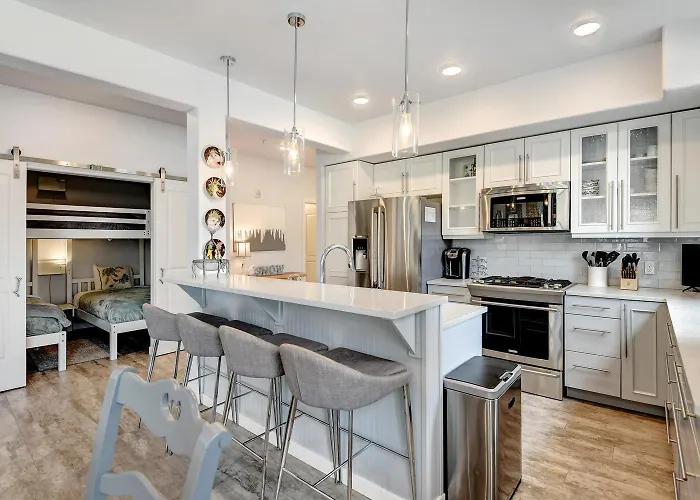 Luxury Condo 224: Pool, Club & Views with Activity Perks