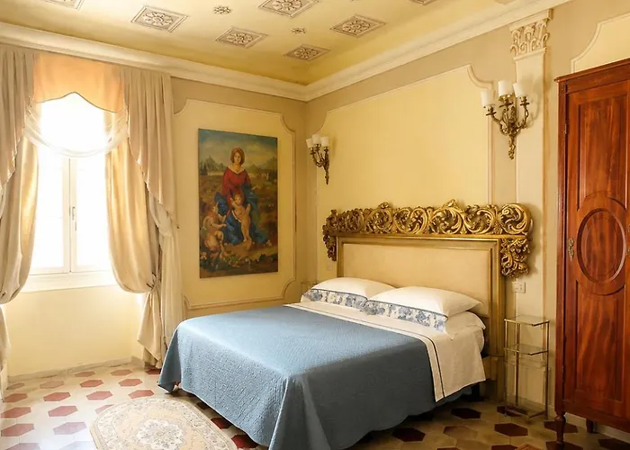  Palazzo Lari