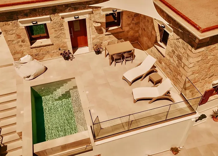 Lithos Luxury Pool Villa