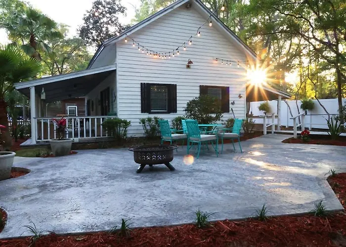 Cottage In The Woods At Emerald Lakes Estate
