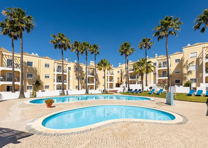 Praia Da Lota Beachfront Resort - Hotel & Apartments