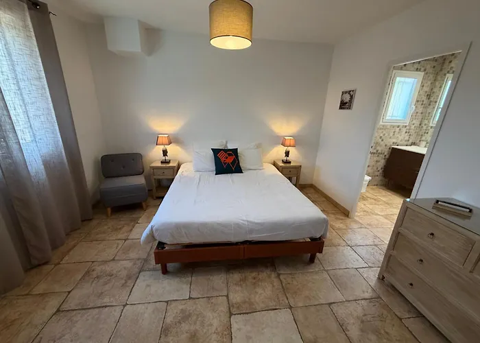 Villa avec piscine chauffée Nice collines