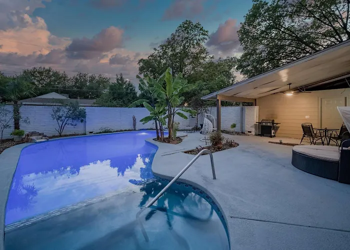 Stunning 5Br 2Ba Holiday Home With Private Pool And Cinema