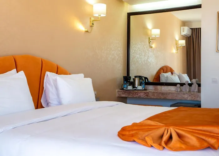 Intouriste Hotel & Suites