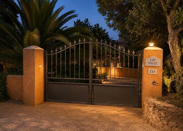 Villa Bellevue, Magnifique Vue Mer! Piscine Chauffee, A10 Mns De La Plage Et Du Centre!
