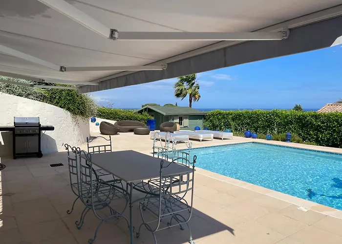 Luxe Et Calme Avec Vue Mer Panoramique A Antibes