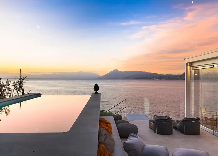 Design House With Pool & Direct Access To The Sea