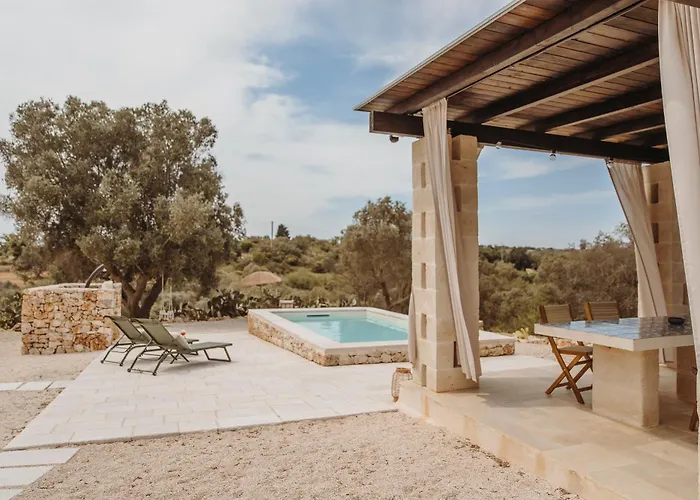 Siede la Terra - Trullo con piscina