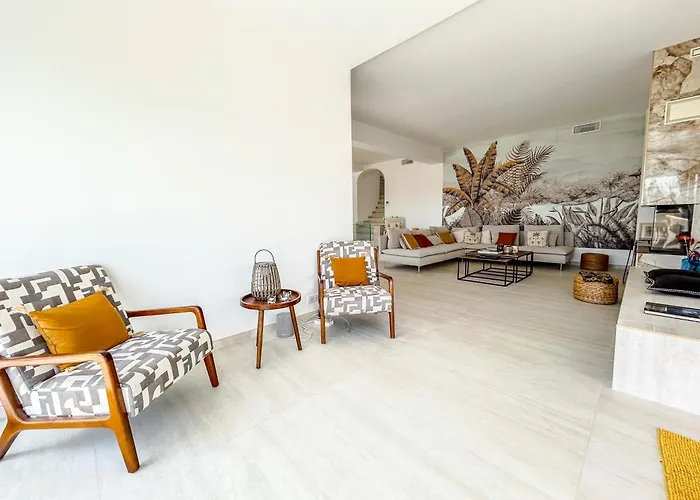 Luxueuse villa panoramique, vue imprenable sur la mer, piscine, 6 chambres à Anthéor