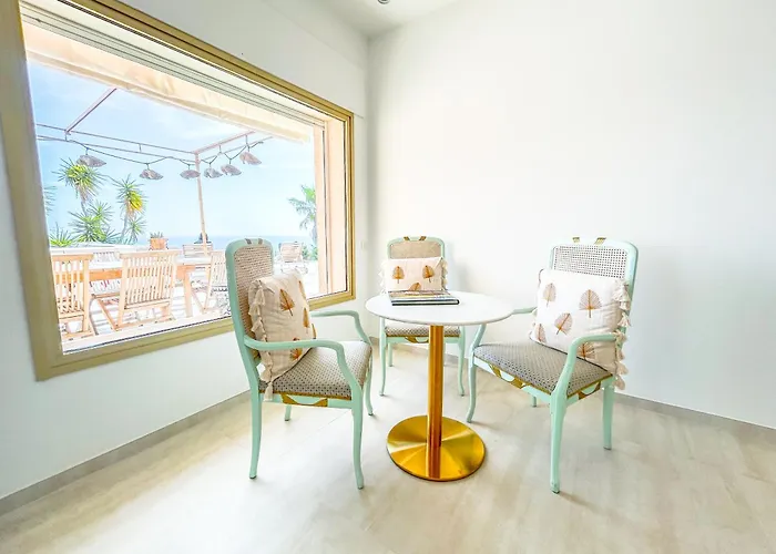 Luxueuse villa panoramique, vue imprenable sur la mer, piscine, 6 chambres à Anthéor