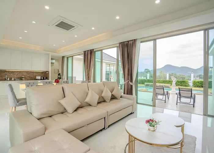 Relaxing Luxury 4-Bedroom Pool Villa With Mountain Views