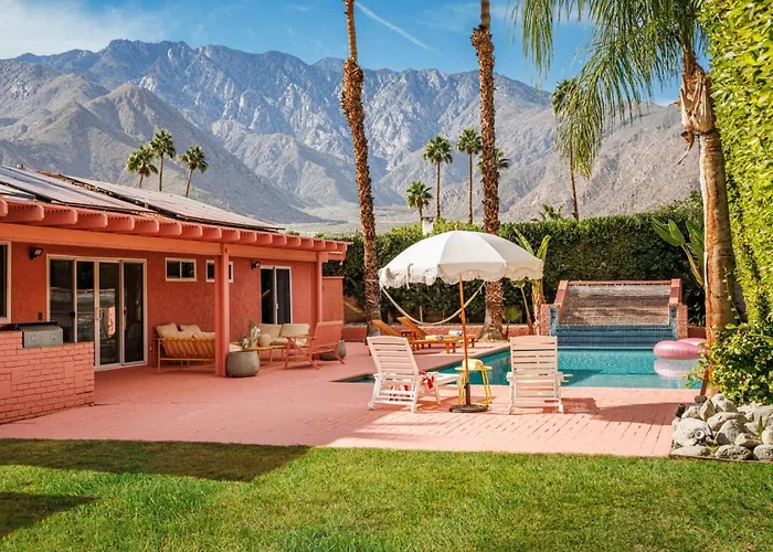 The Pink House - Palm Springs Gem With Private Pool & Bbq