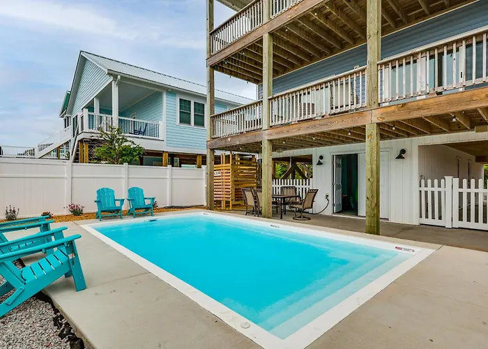 New Oak Island Home W/ Ocean Views!