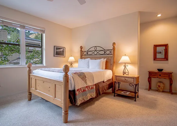 #215A-Great Location On The Bike/Ski Path With Garage: 10 Minute Walk To Town & Lifts