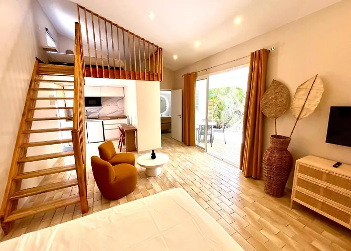 Résidence Ti'Chato - Villa et Studio, 1 à 20Pers, 50m de la plage