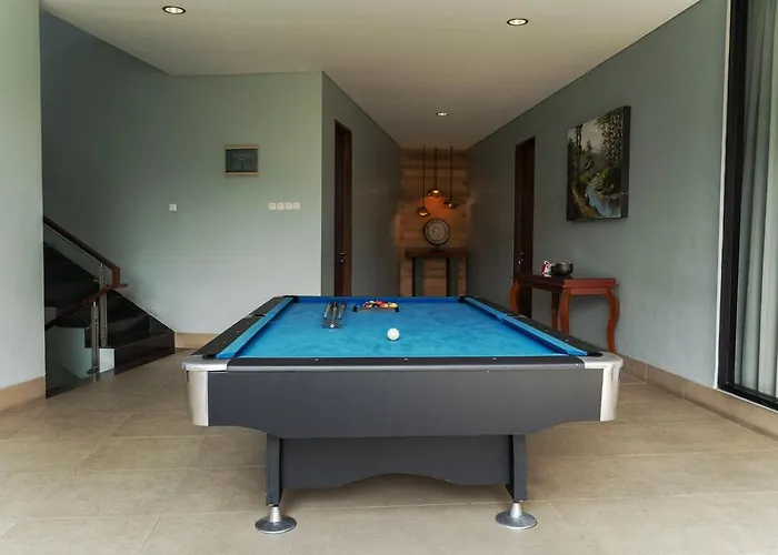 Radiance Hill View Villa 10 Bedrooms With A Private Heated Swimming Pool And A Billiard Table
