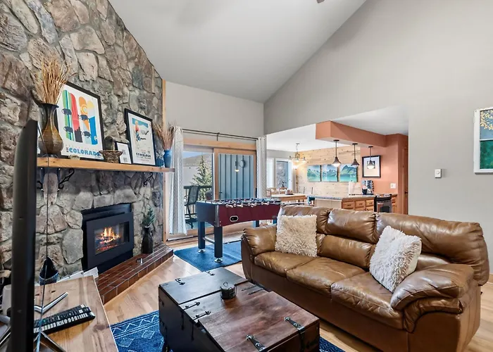 Top Floor 2 Bedroom Ski-In & Walk To Main St