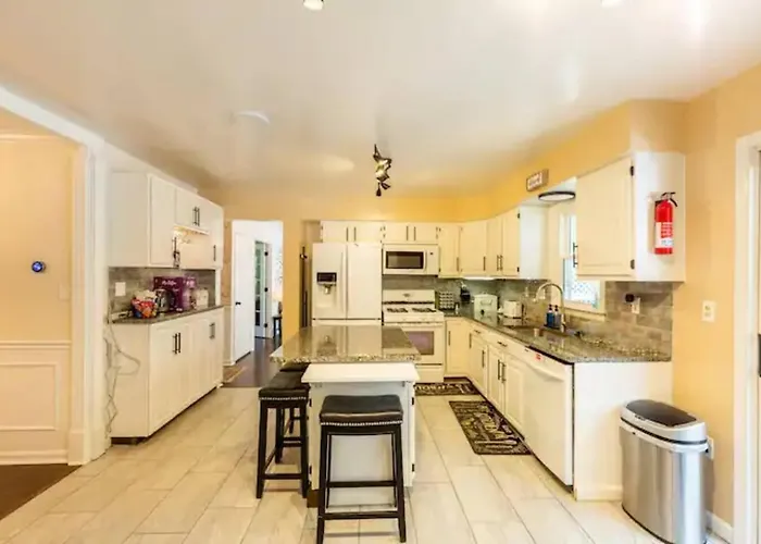 Lrge 5 Bedroom 9 Beds Near Dc-Pool, Hot Tub, Gym, Game Rm, Fire Pit