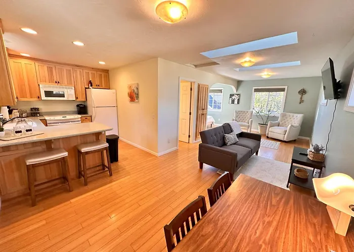Medford Home And 2 Condos With Pool