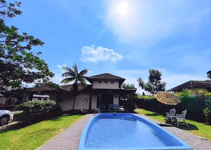 Melaka Afamosa Resort D'Amour Comfortable And Healing With Theater Projector Private Villa With Garden View Swimming Pool Seasonal Christmas Theme