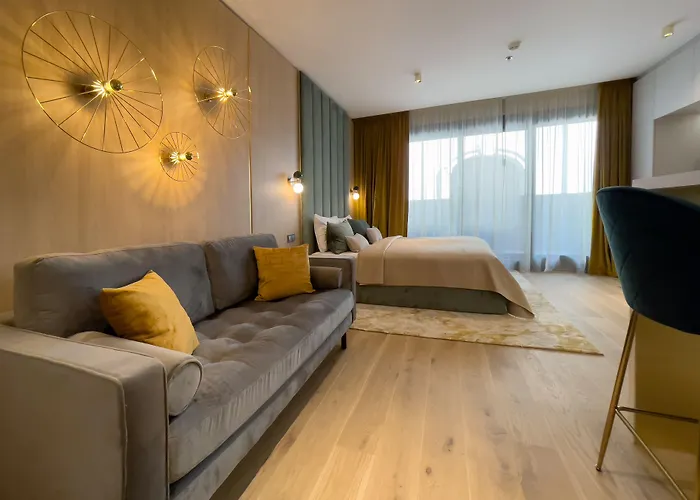 Emerald Downtown Luxury Suites By Continental Group