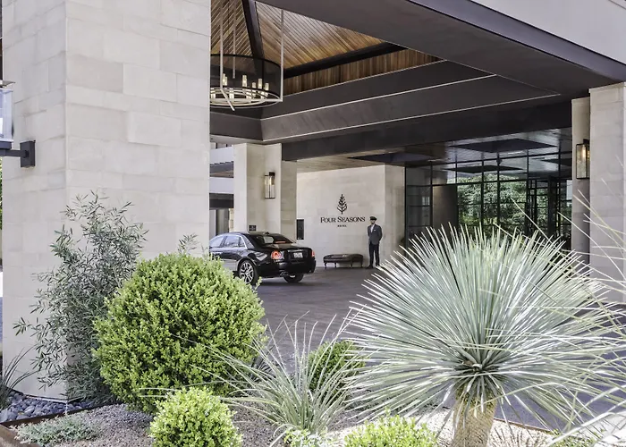 Hotels with tennis Four Seasons Austin