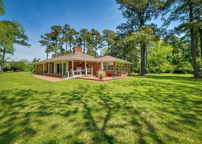 Your Cabin rentals Fifties Beaufort Home With Patio, On Newport River!