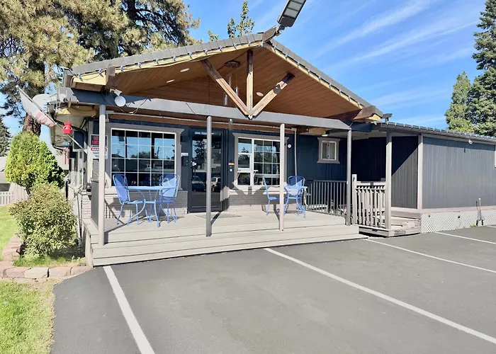 Cascade Lodge - Central Retreat