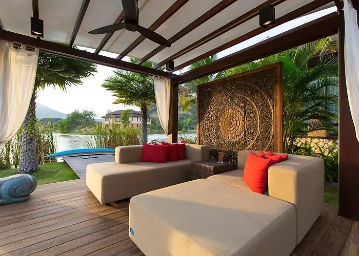 Dasiri Lakefront Villa