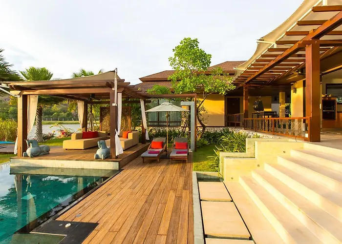 Dasiri Lakefront Villa