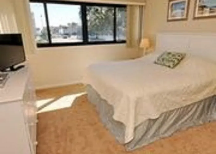 Best Selfcatering Units At Holiday Towers By Elliott Beach Rentals