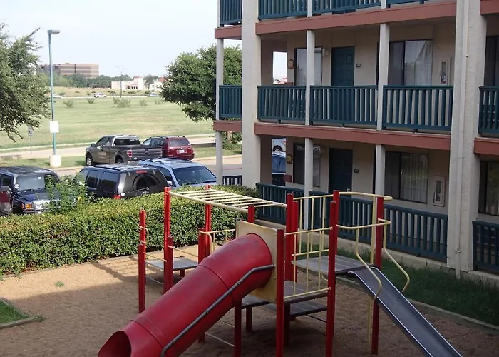 Econo Lodge Inn And Suites Arlington