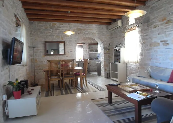 Villa Naousa