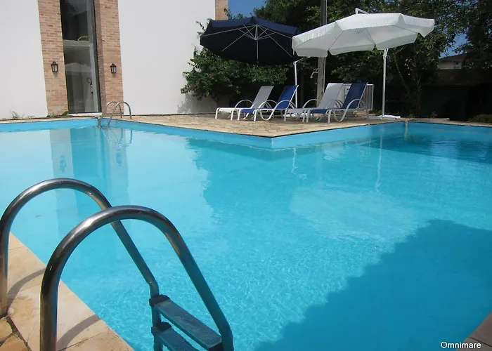 Hotel com piscina: Pousada Omnimare