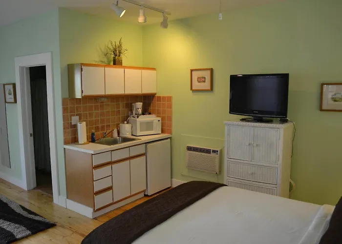 Speakeasy Inn (Adults Only)