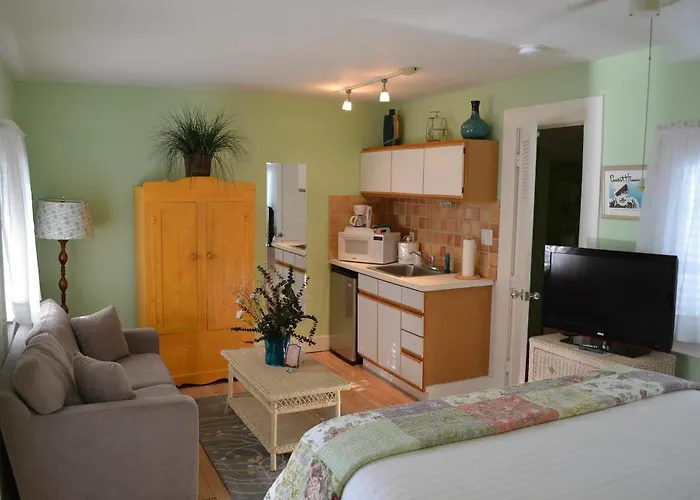 Speakeasy Inn (Adults Only)