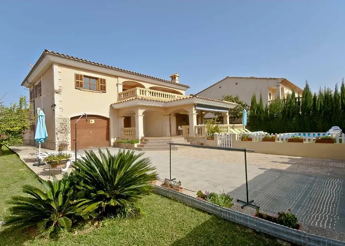 Cabina: Llac Blau - Mediterranean Styled With Pool
