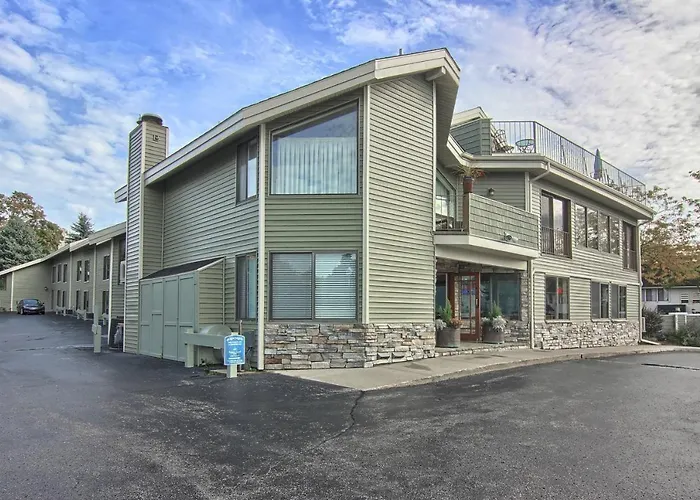 209 Pointes North Inn