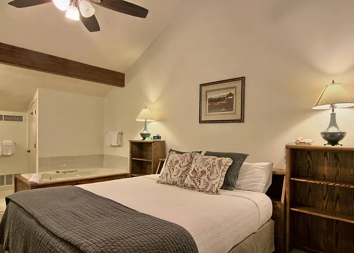 209 Pointes North Inn