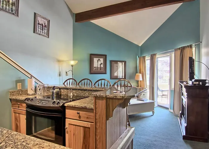 210 Pointes North Inn