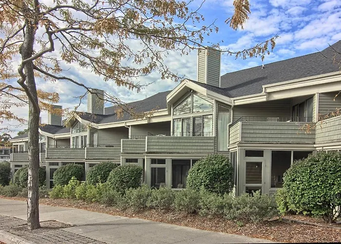 206 Pointes North Inn